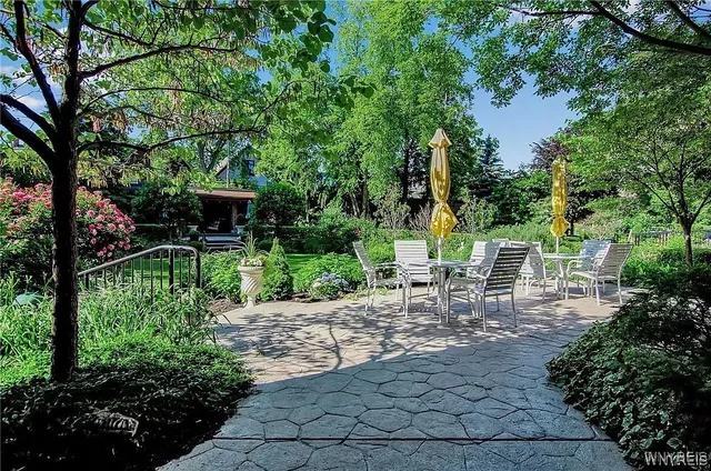 $184,900 | 731 W Ferry, Unit 6J, Buffalo, NY 14222