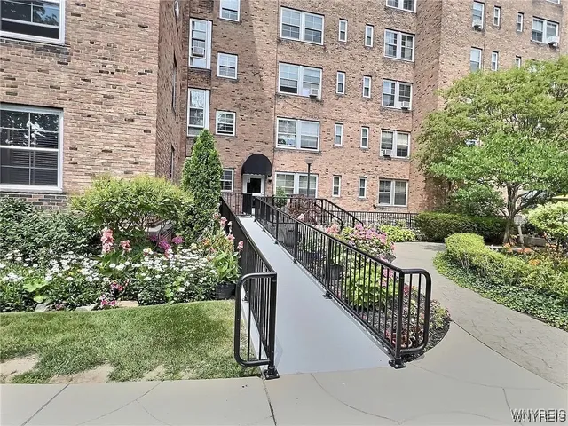 $184,900 | 731 W Ferry, Unit 6J, Buffalo, NY 14222