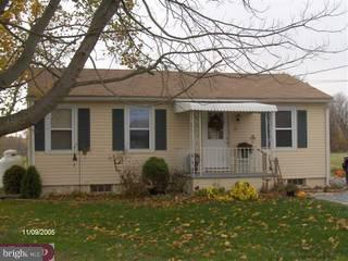 72 Hagersville Road Salem, NJ 08079 - Photo 1 of 2 a front view of a house with a yard