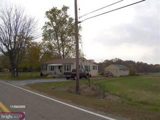 72 Hagersville Road Salem, NJ 08079 - Photo 2 of 2 a view of a town with barn house