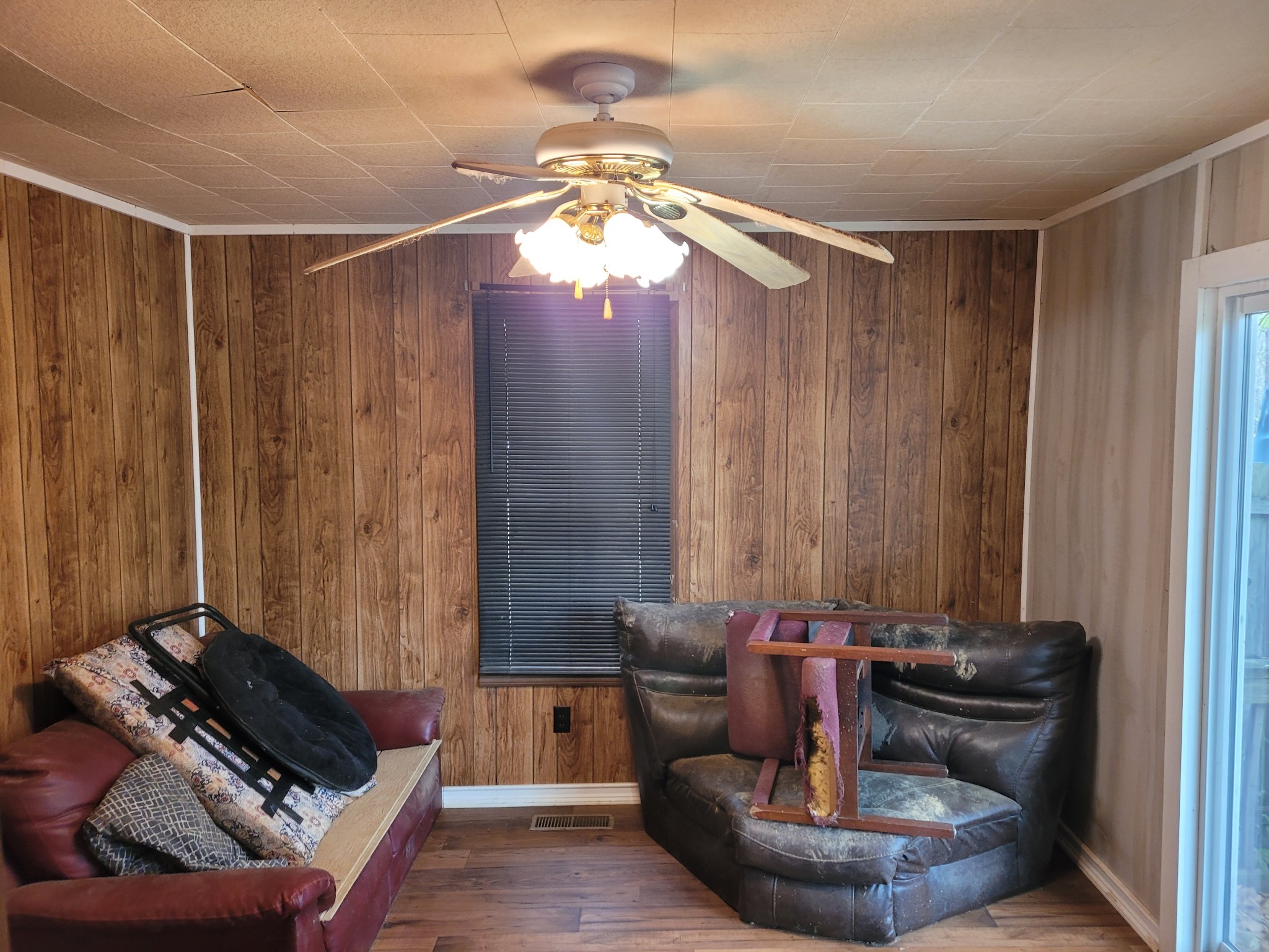 705 Booth McSwain Road Paris, TN 38242 - Photo 21 of 69 a living room with furniture and a chandelier