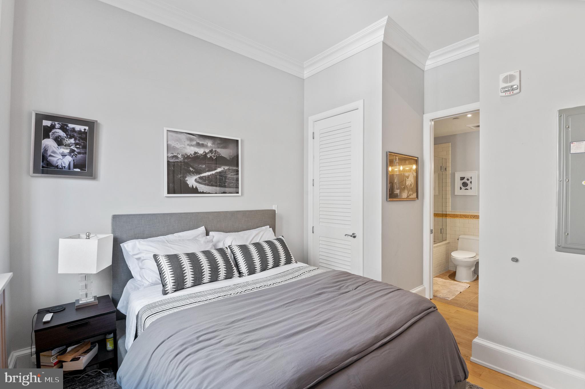 421 Chestnut Street, Unit 404 Philadelphia, PA 19106 - Photo 23 of 30
