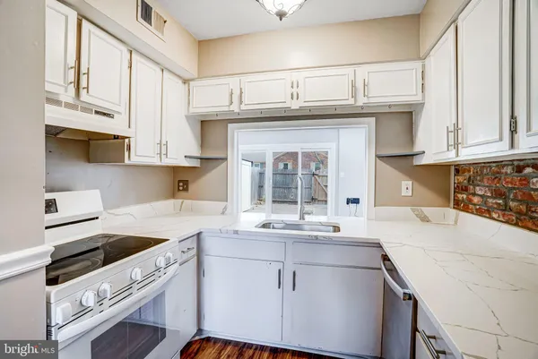 $389,900 | 8396 Forrester Boulevard, Unit 555, Springfield, VA 22152