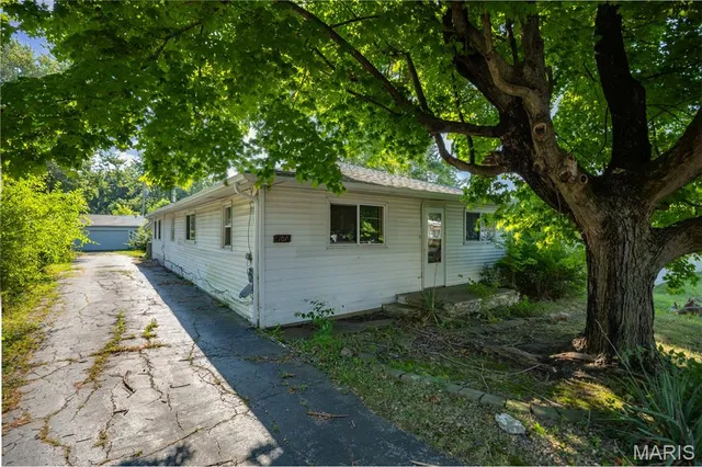 $71,900 | 107 Richard Street, Gillespie, IL 62033