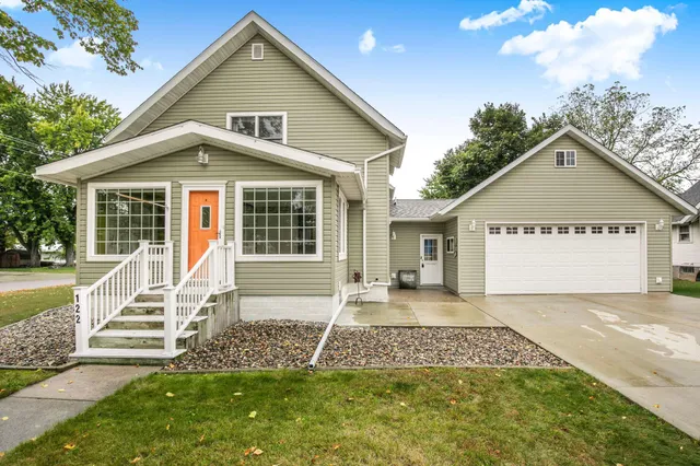 $329,900 | 122 2nd Avenue South, Brownton, MN 55312