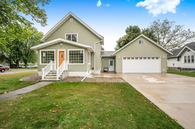 $329,900 | 122 2nd Avenue South, Brownton, MN 55312
