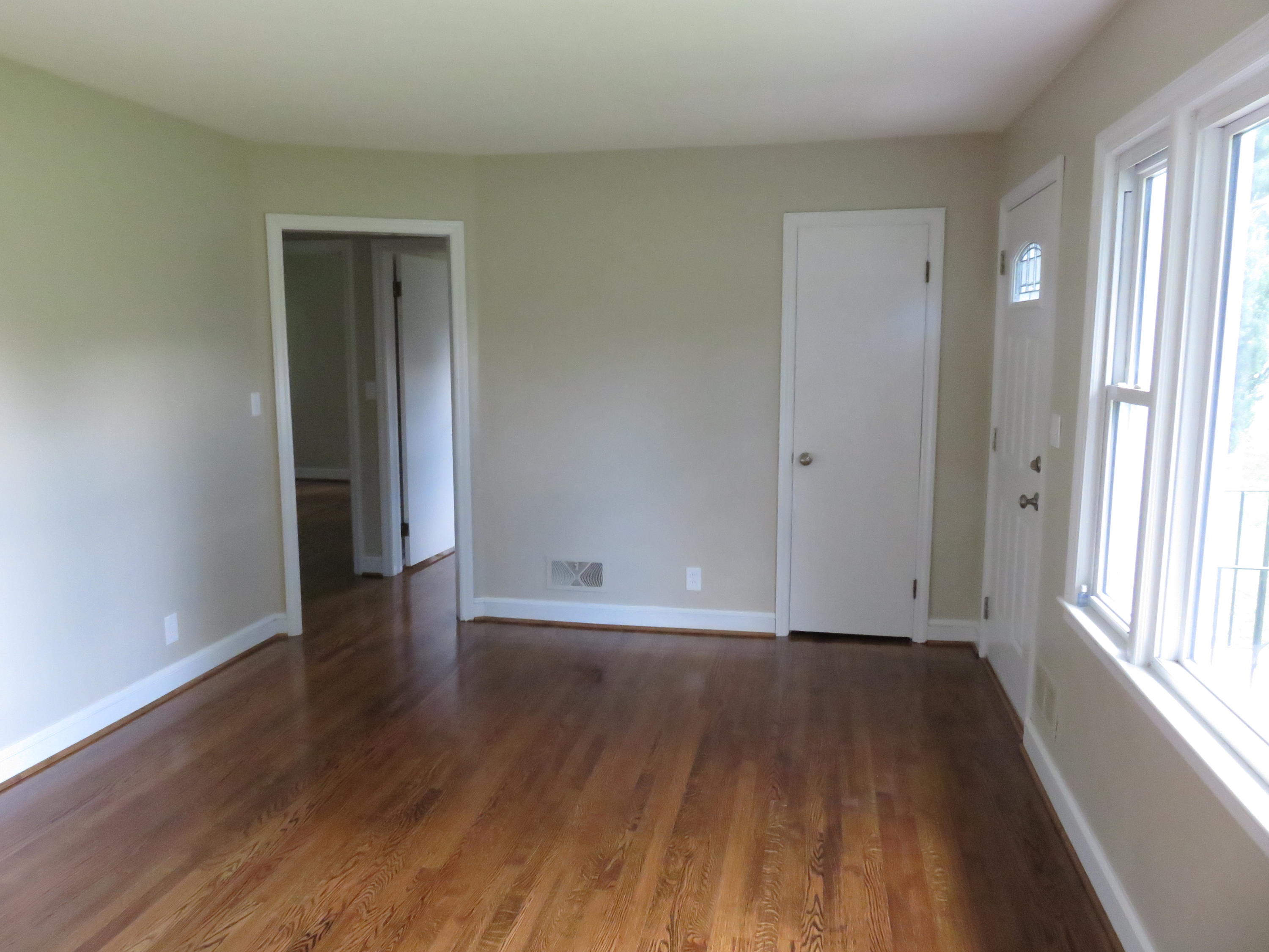 405 Dexter Road Roanoke, VA 24019 - Photo 3 of 14 IMG_0122