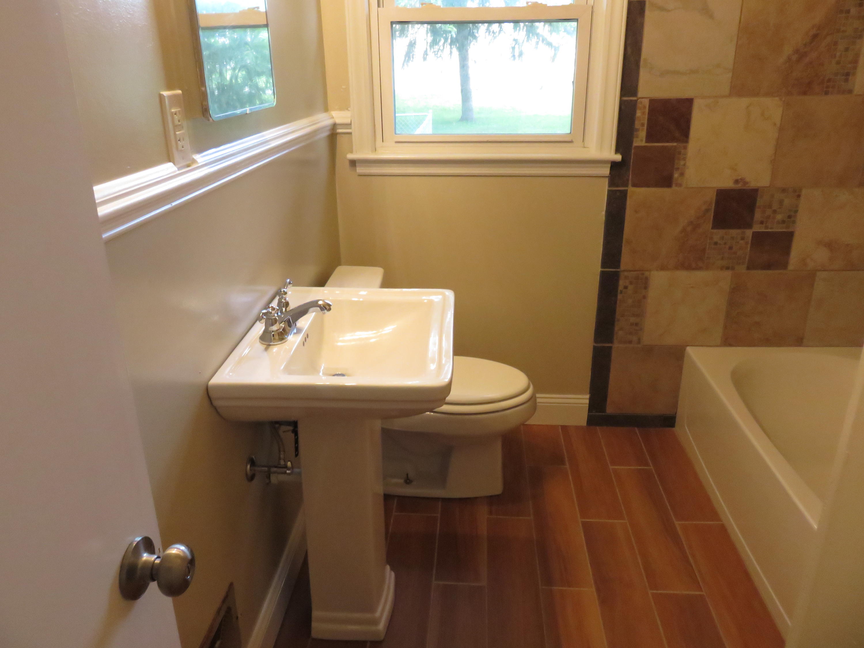 405 Dexter Road Roanoke, VA 24019 - Photo 9 of 14 Bath