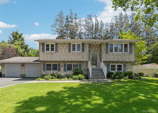 $758,000 | 115 Clarendon Road, Ronkonkoma, NY 11779