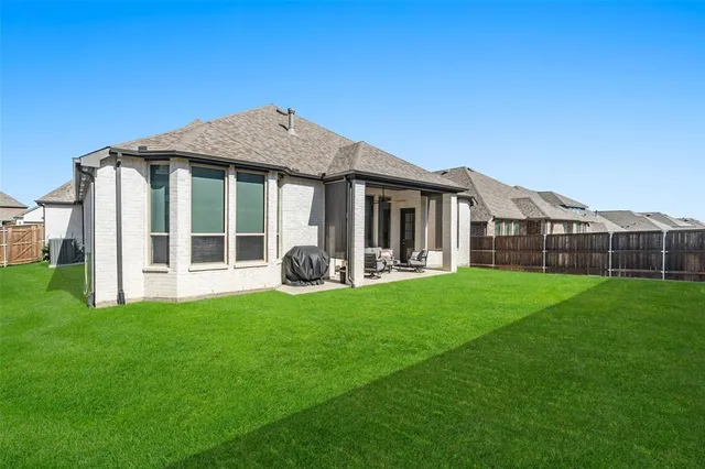 a view of a house with backyard and porch