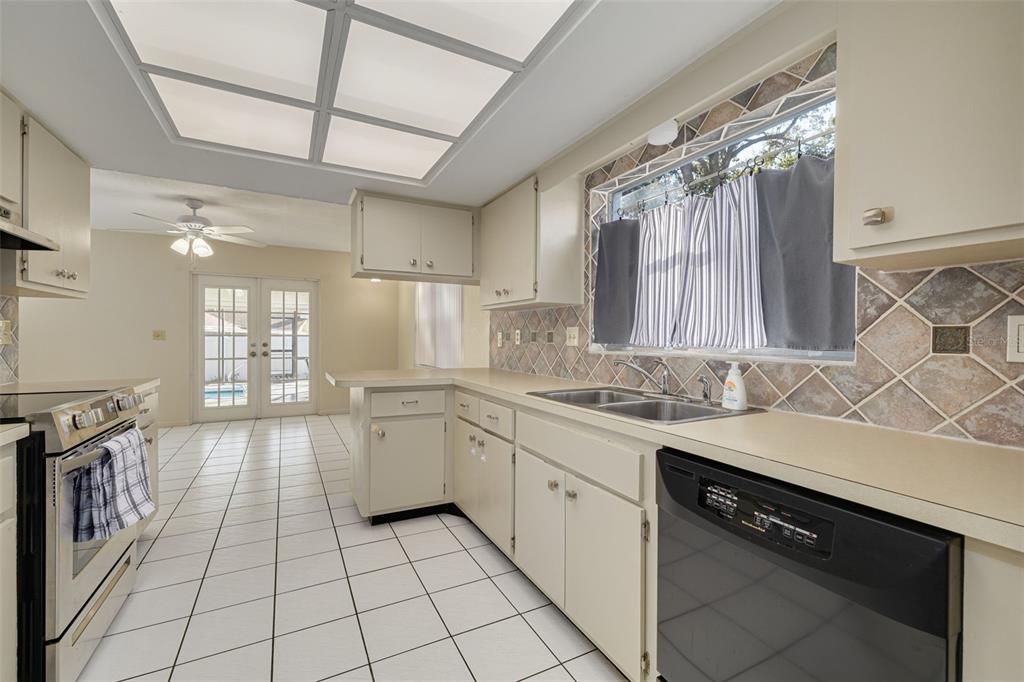 2959 Hickory Court Dunedin, FL 34698 - Photo 7 of 30