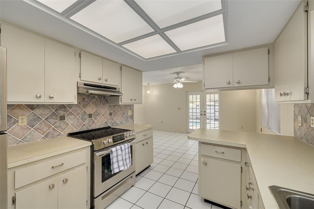 2959 Hickory Court Dunedin, FL 34698 - Photo 8 of 30