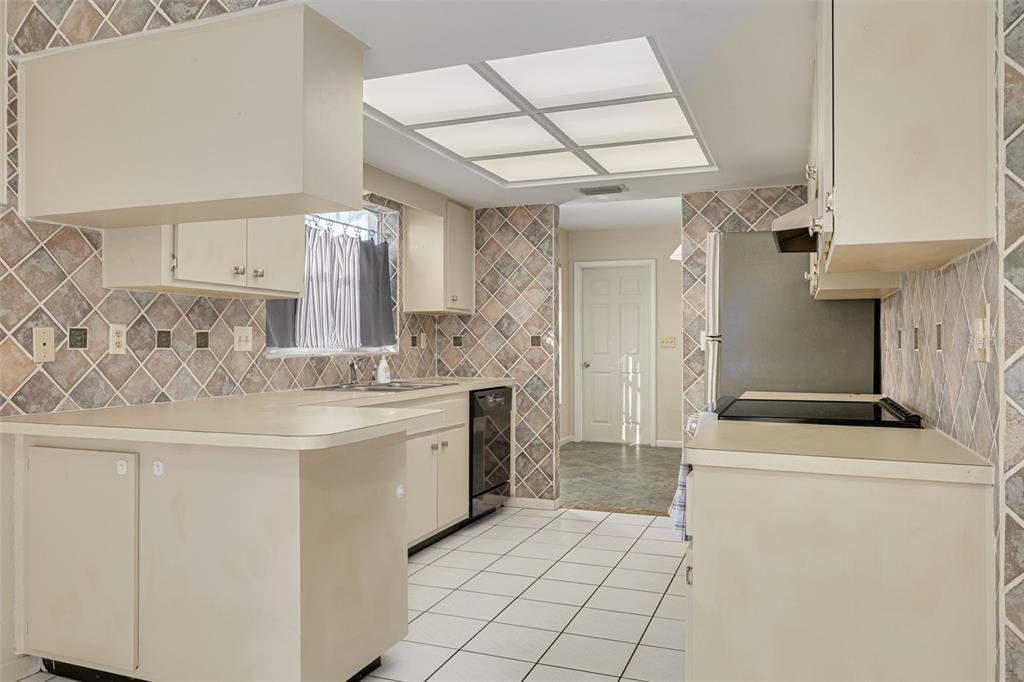 2959 Hickory Court Dunedin, FL 34698 - Photo 9 of 30