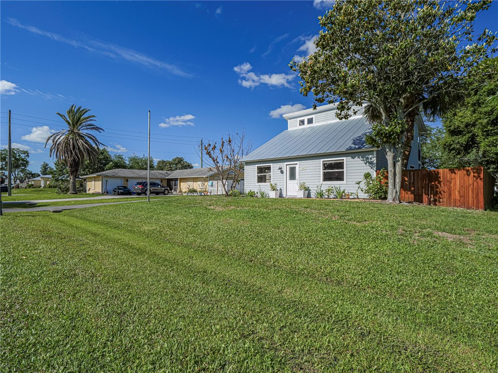 680 Mulberry Street Sebastian, FL 32958 - Photo 2 of 36