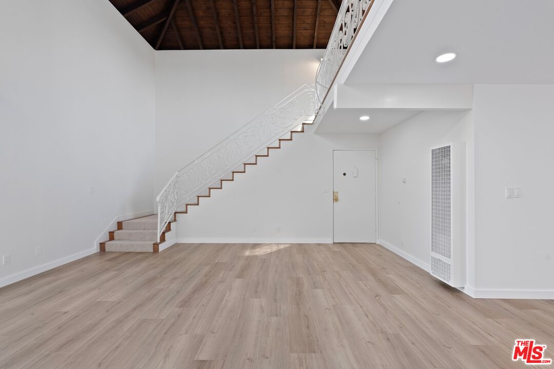 122 Buccaneer Street, Unit 3 Marina del Rey, CA 90292 - Photo 6 of 31