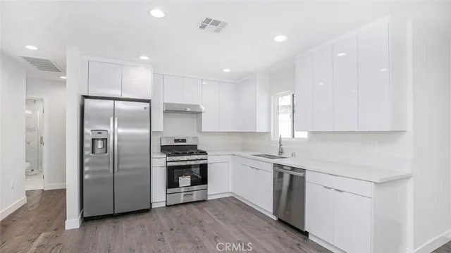 $3,900 | 10424 Woodley Avenue, Granada Hills, CA 91344