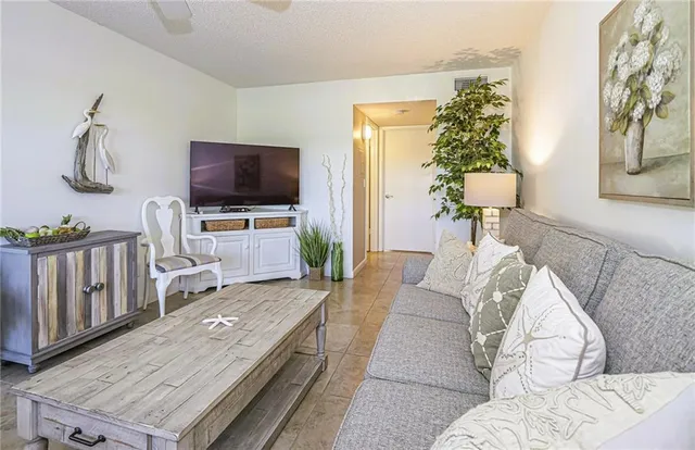 $1,500 | 73 Royal Oak Court, Unit 103, Vero Beach, FL 32962