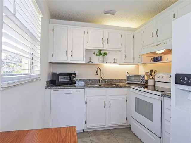 $1,500 | 73 Royal Oak Court, Unit 103, Vero Beach, FL 32962