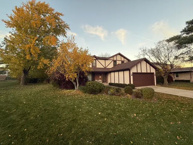 $600,000 | 716 West Techny Road, Arlington Heights, IL 60004