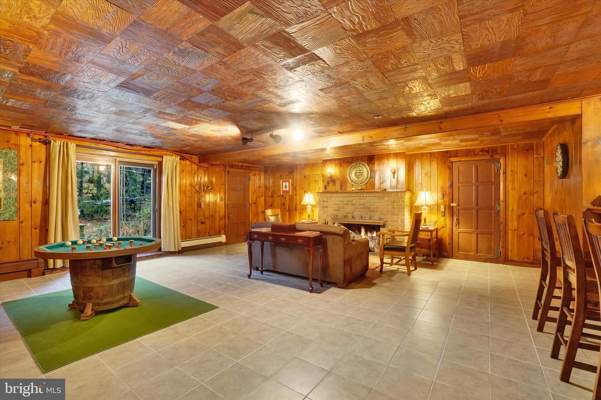 180 Candy Road Mohnton, PA 19540 - Photo 39 of 58 Club/game room