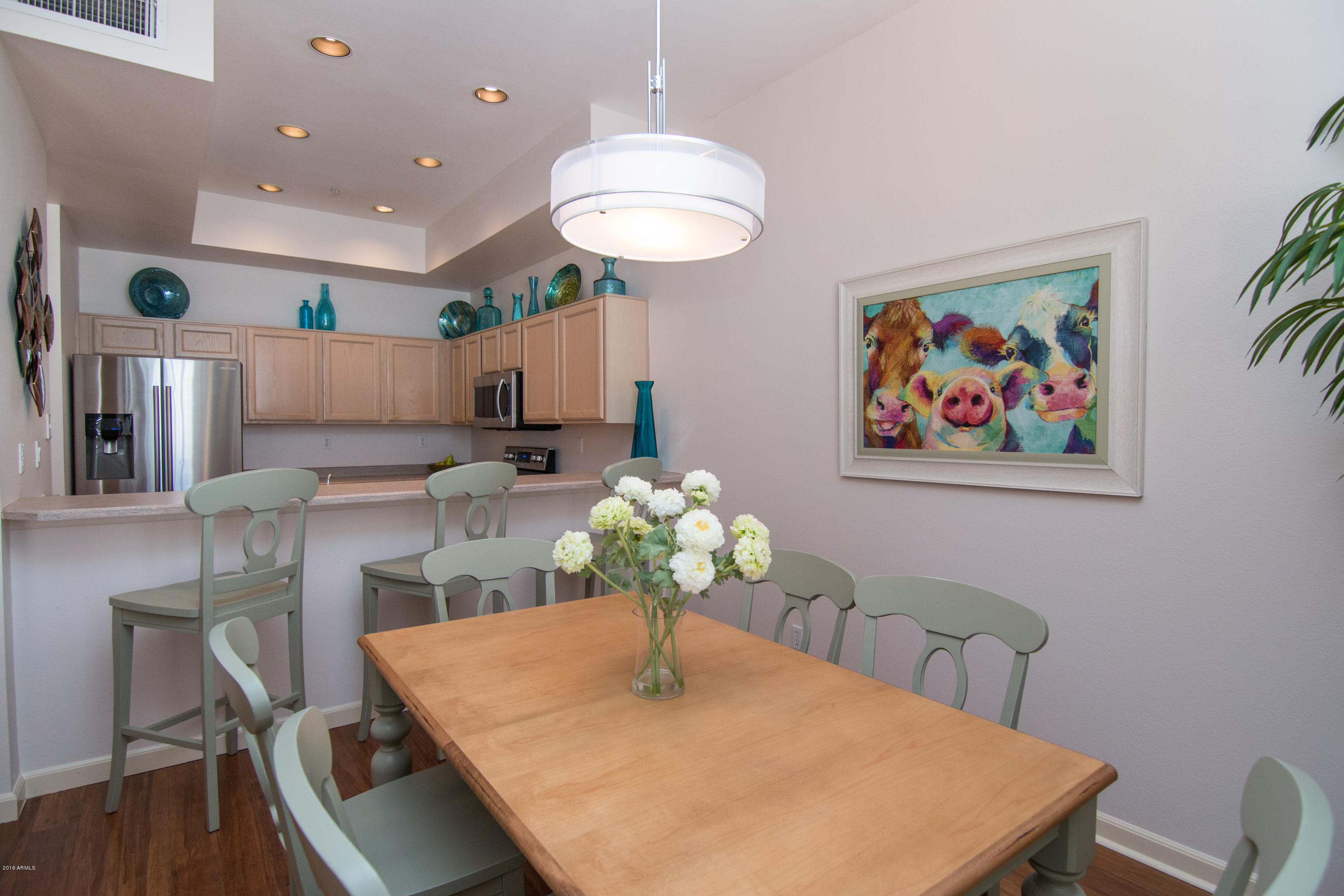 8270 North Hayden Road, Unit 1038 Scottsdale, AZ 85258 - Photo 14 of 60 Large Dining Area and Breatfast Bar