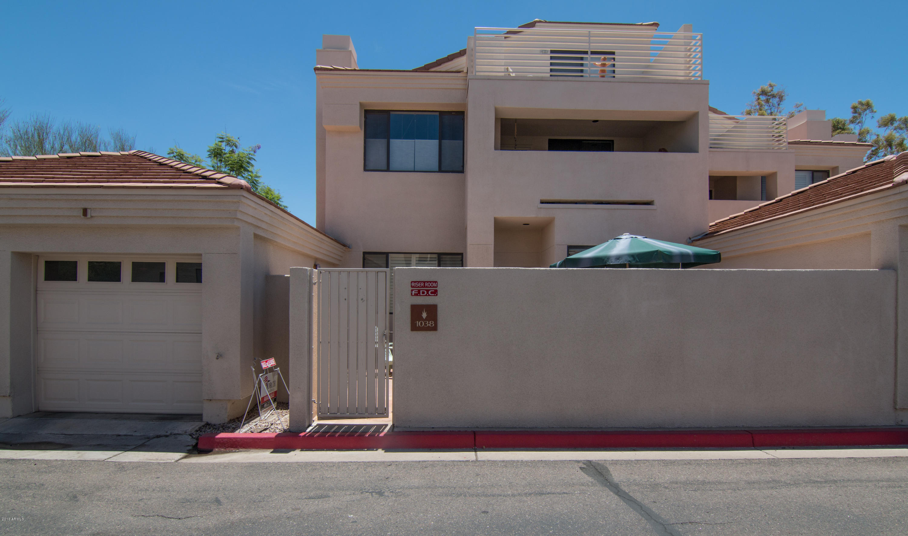 8270 North Hayden Road, Unit 1038 Scottsdale, AZ 85258 - Photo 4 of 60 Garage Patio