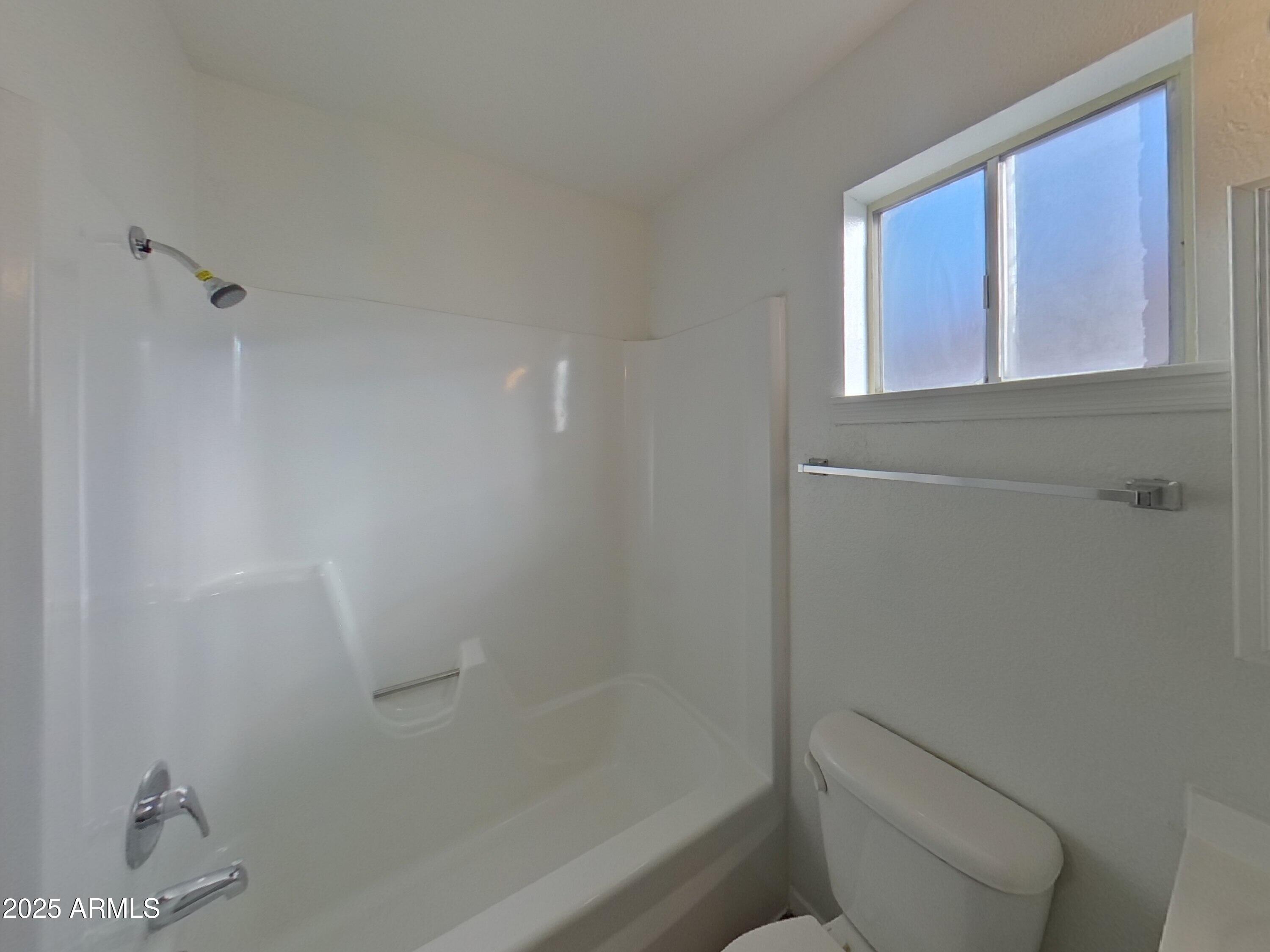 1013 West Anderson Drive Phoenix, AZ 85023 - Photo 12 of 16 11_pc_6GDuYdUp2R_1fauFjH2Hl_layout_0