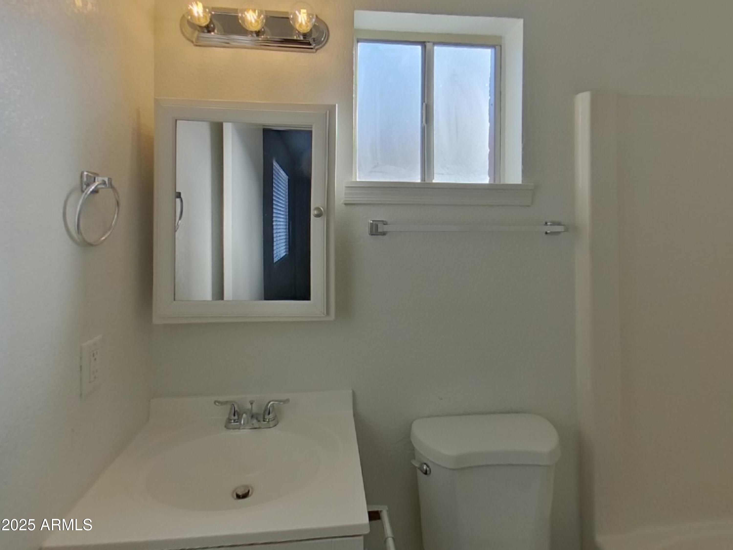 1013 West Anderson Drive Phoenix, AZ 85023 - Photo 9 of 16 8_Image_QzDZZgG6LJ