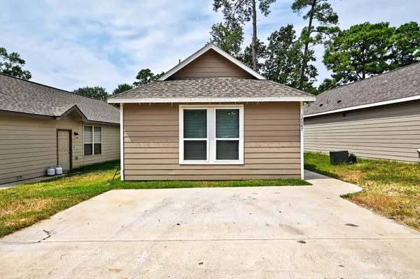 $1,350 | 11550 Persimmon Street, Willis, TX 77318