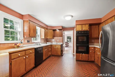$899,000 | 170 Sky Meadow Drive, Stamford, CT 06903