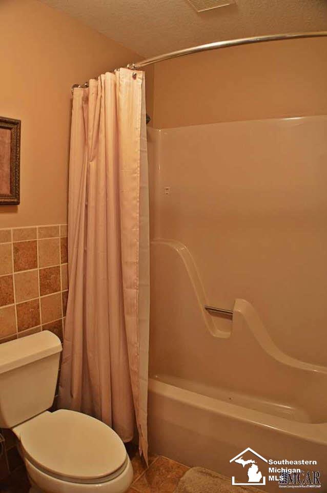570 East Erie Road Temperance, MI 48182 - Photo 23 of 41 21372121-22.JPG