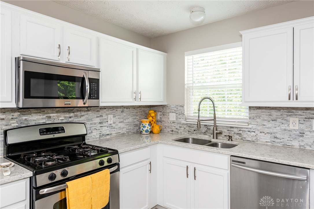 1853 Spring Ridge Court Xenia, OH 45385 - Photo 8 of 40