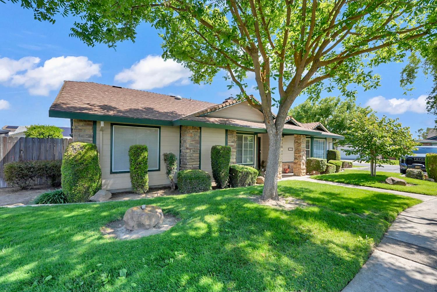 2195 Brigadoon Walk Manteca, CA 95336 - Photo 3 of 41 front view of a house with a yard