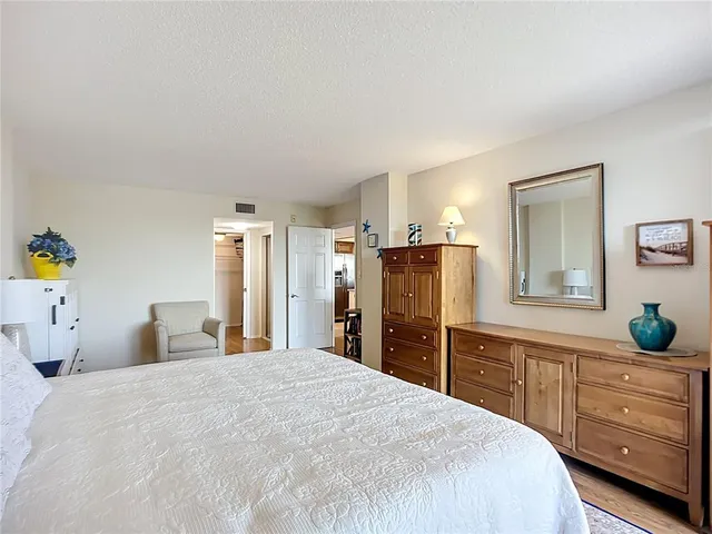 $595,800 | 6415 Midnight Pass Road, Unit 306, Sarasota, FL 34242