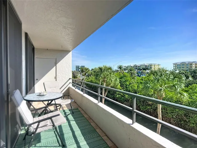 $595,800 | 6415 Midnight Pass Road, Unit 306, Sarasota, FL 34242