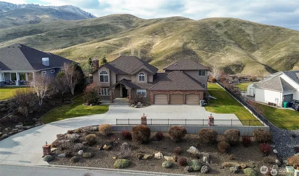$1,290,000 | 1918 Broadview, Wenatchee, WA 98801
