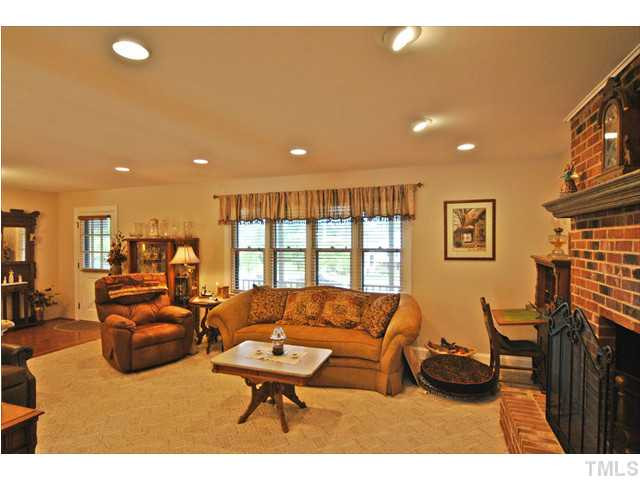 3306 Roundtree Court Raleigh, NC 27607 - Photo 6 of 24 Living Room