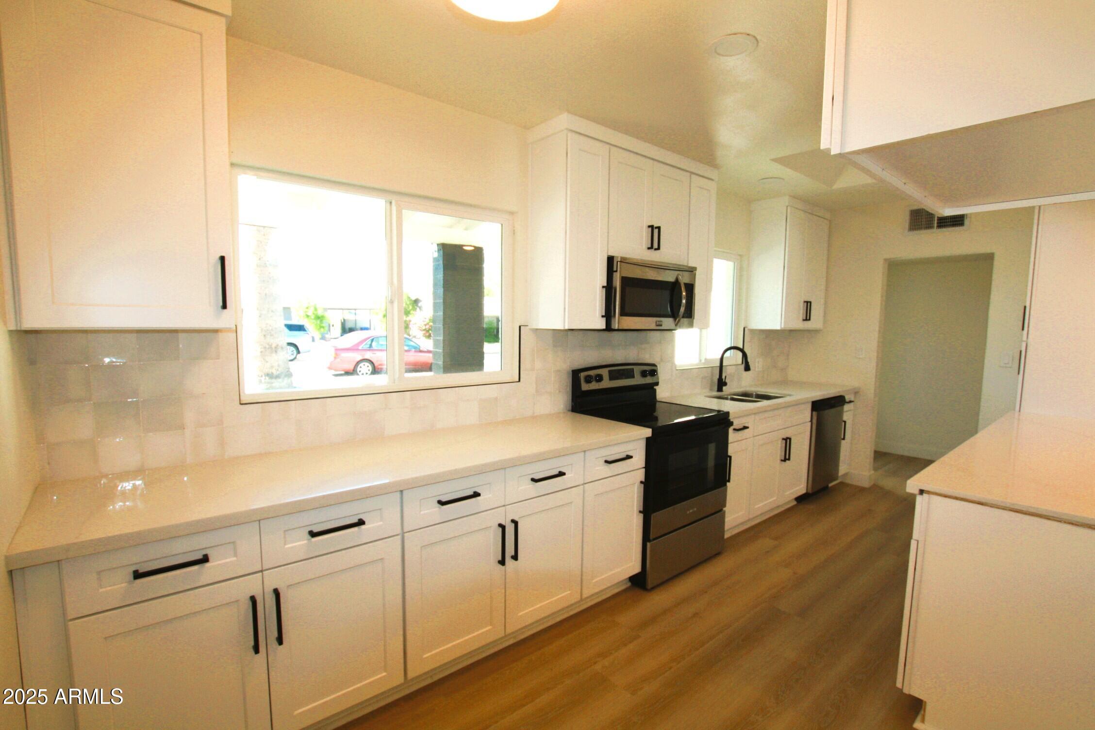 443 North Sycamore Mesa, AZ 85201 - Photo 8 of 33