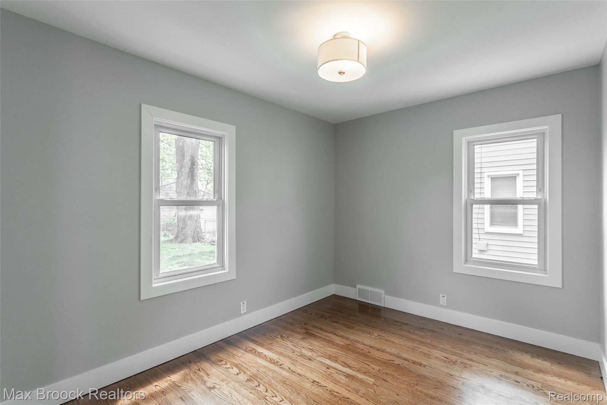 971 Princeton Road Berkley, MI 48072 - Photo 9 of 14 244A3991-HDR.jpg