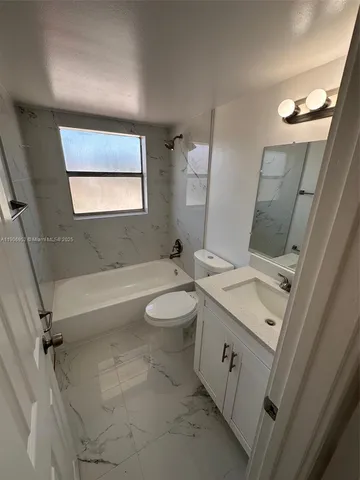 $2,200 | 1021 Twin Lakes Drive, Unit 28H, Coral Springs, FL 33071