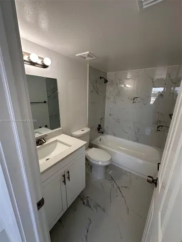 $2,200 | 1021 Twin Lakes Drive, Unit 28H, Coral Springs, FL 33071