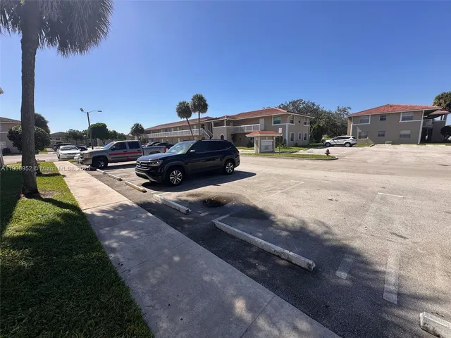 $2,200 | 1021 Twin Lakes Drive, Unit 28H, Coral Springs, FL 33071