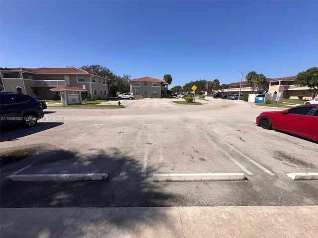 $2,200 | 1021 Twin Lakes Drive, Unit 28H, Coral Springs, FL 33071