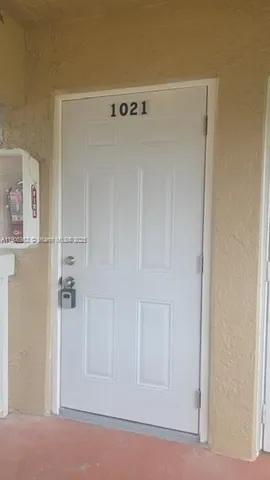 $2,200 | 1021 Twin Lakes Drive, Unit 28H, Coral Springs, FL 33071