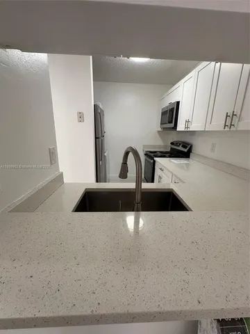 $2,200 | 1021 Twin Lakes Drive, Unit 28H, Coral Springs, FL 33071