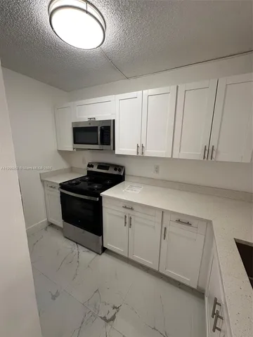 $2,200 | 1021 Twin Lakes Drive, Unit 28H, Coral Springs, FL 33071