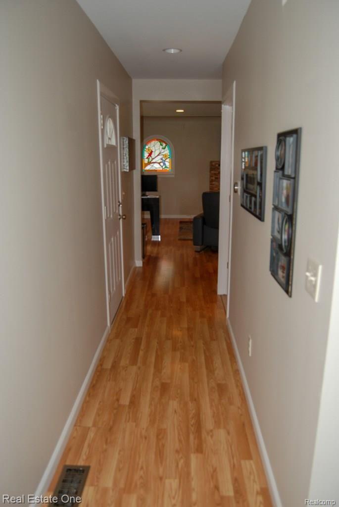 79995 Van Dyke Road Romeo, MI 48065 - Photo 11 of 58 Hall from kitchen area to front door and living room