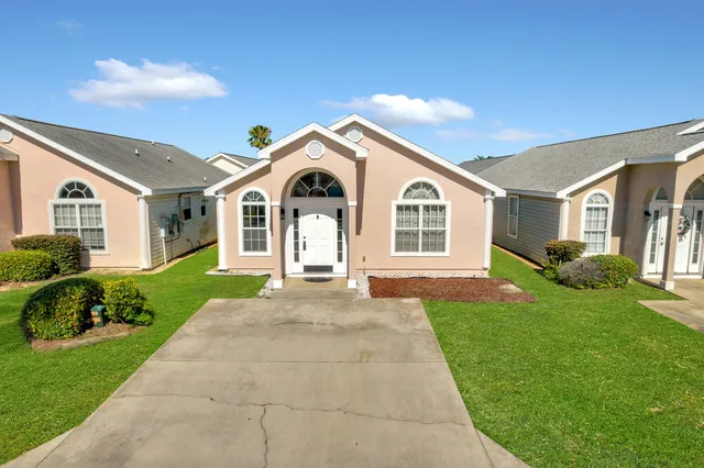 a view of a yard in front of a house