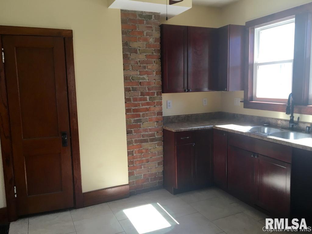 1443 North 5th Street Springfield, IL 62702 - Photo 2 of 22