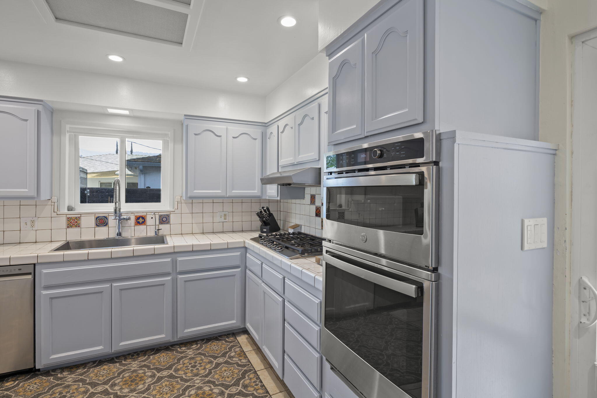 301 Park Road Ojai, CA 93023 - Photo 15 of 38 a kitchen with a sink stove and microwave